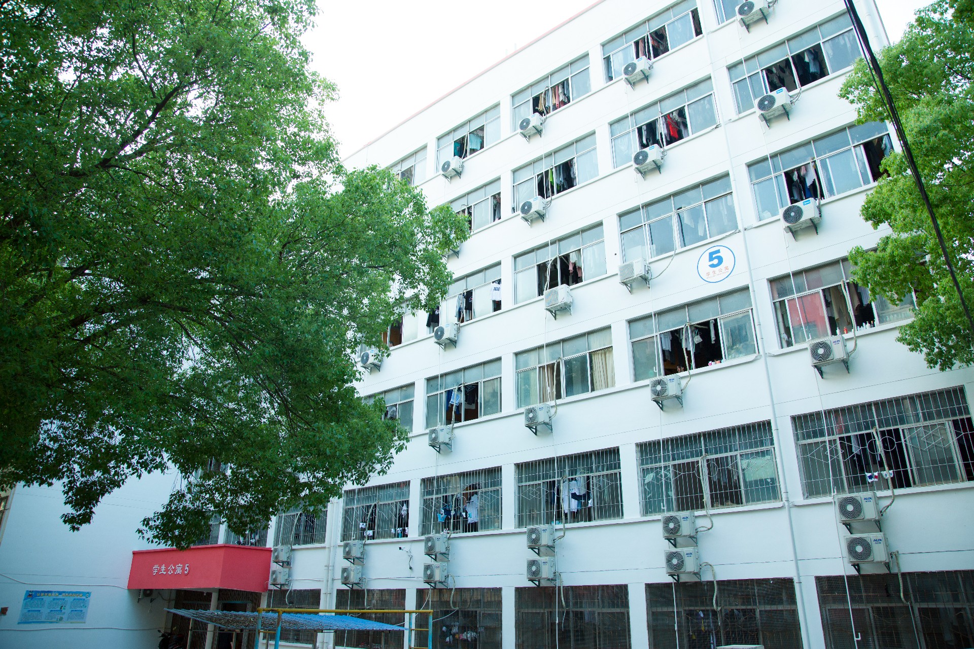 7.男生公寓楼.jpg