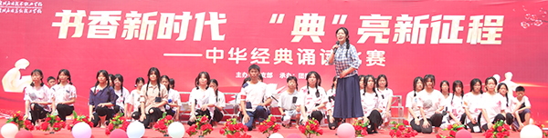 21幼儿保育1班 满江红.JPG