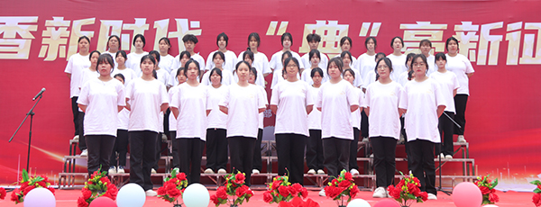 21幼儿教育1班 锦绣.JPG