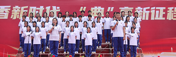 22护理1班 英雄.JPG