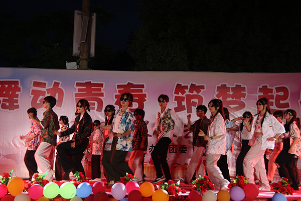 活动与新闻部记.午夜玫瑰.JPG